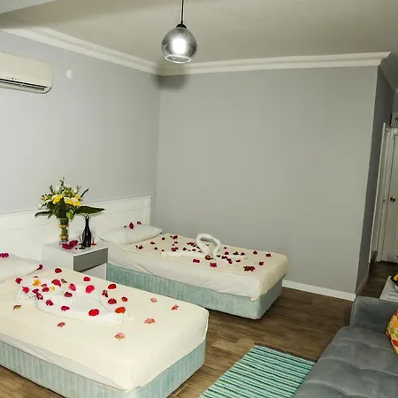 More Hotel מלון