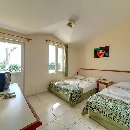 מלון More Hotel