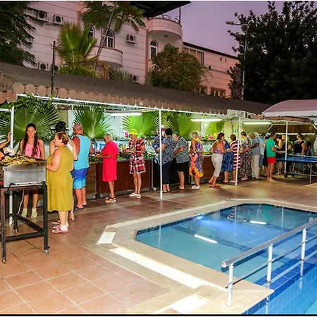 מלון More Hotel