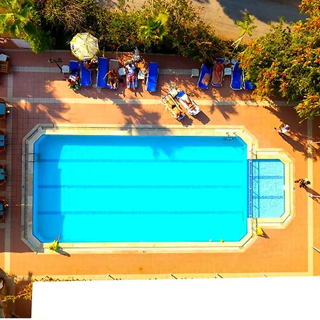 מלון More Hotel